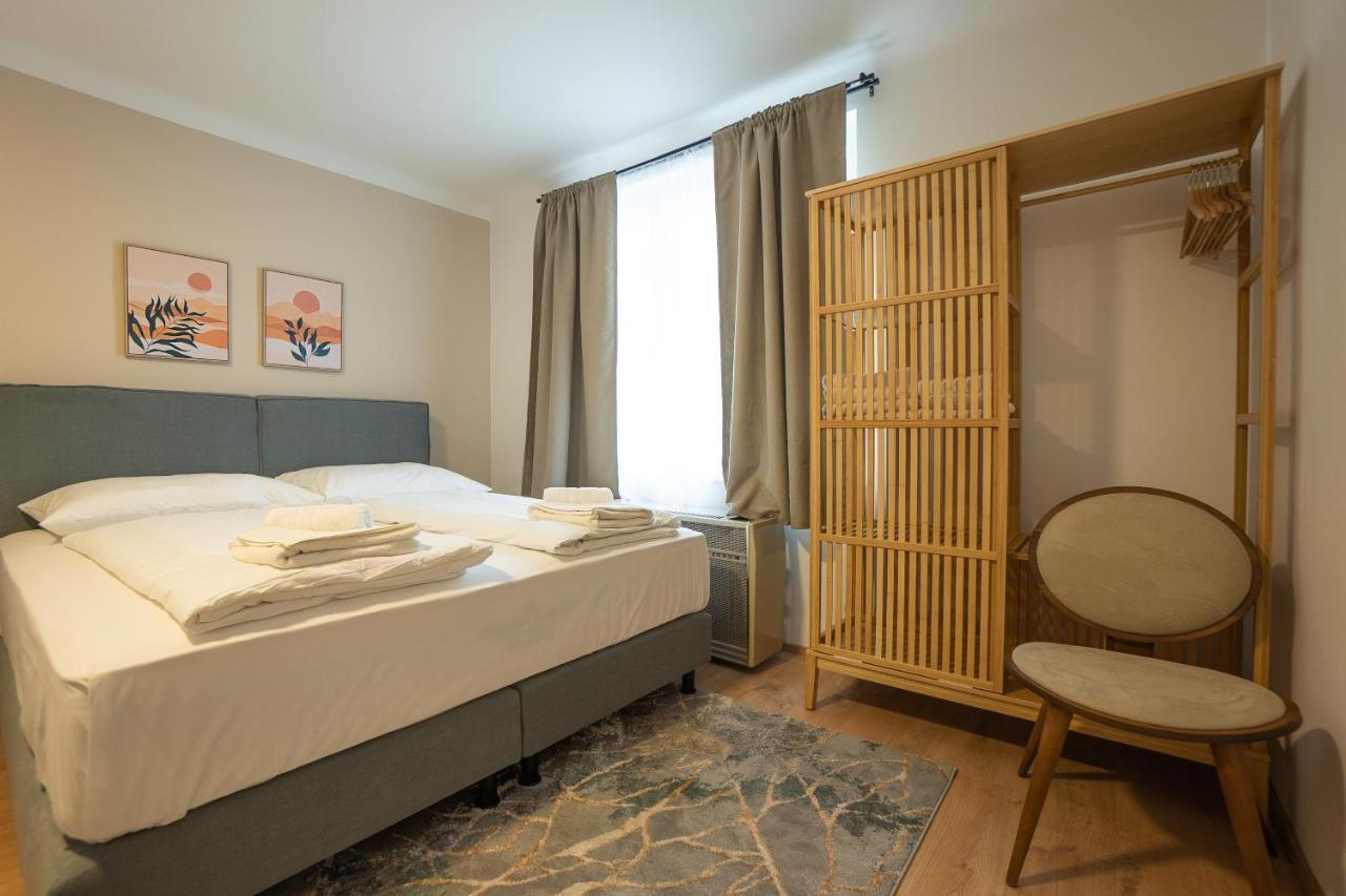 A 2-Bedroom Apartment With A King-Size Bed And A Balcony Is Located Just A 15-Minute Walk From Stephansplatz. Відень Екстер'єр фото