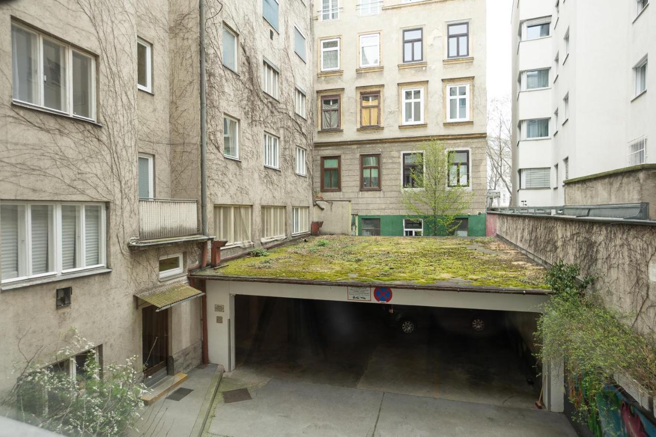 A 2-Bedroom Apartment With A King-Size Bed And A Balcony Is Located Just A 15-Minute Walk From Stephansplatz. Відень Екстер'єр фото