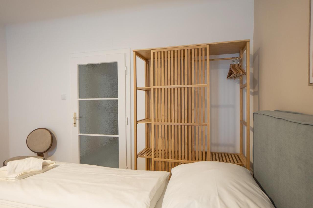 A 2-Bedroom Apartment With A King-Size Bed And A Balcony Is Located Just A 15-Minute Walk From Stephansplatz. Відень Екстер'єр фото