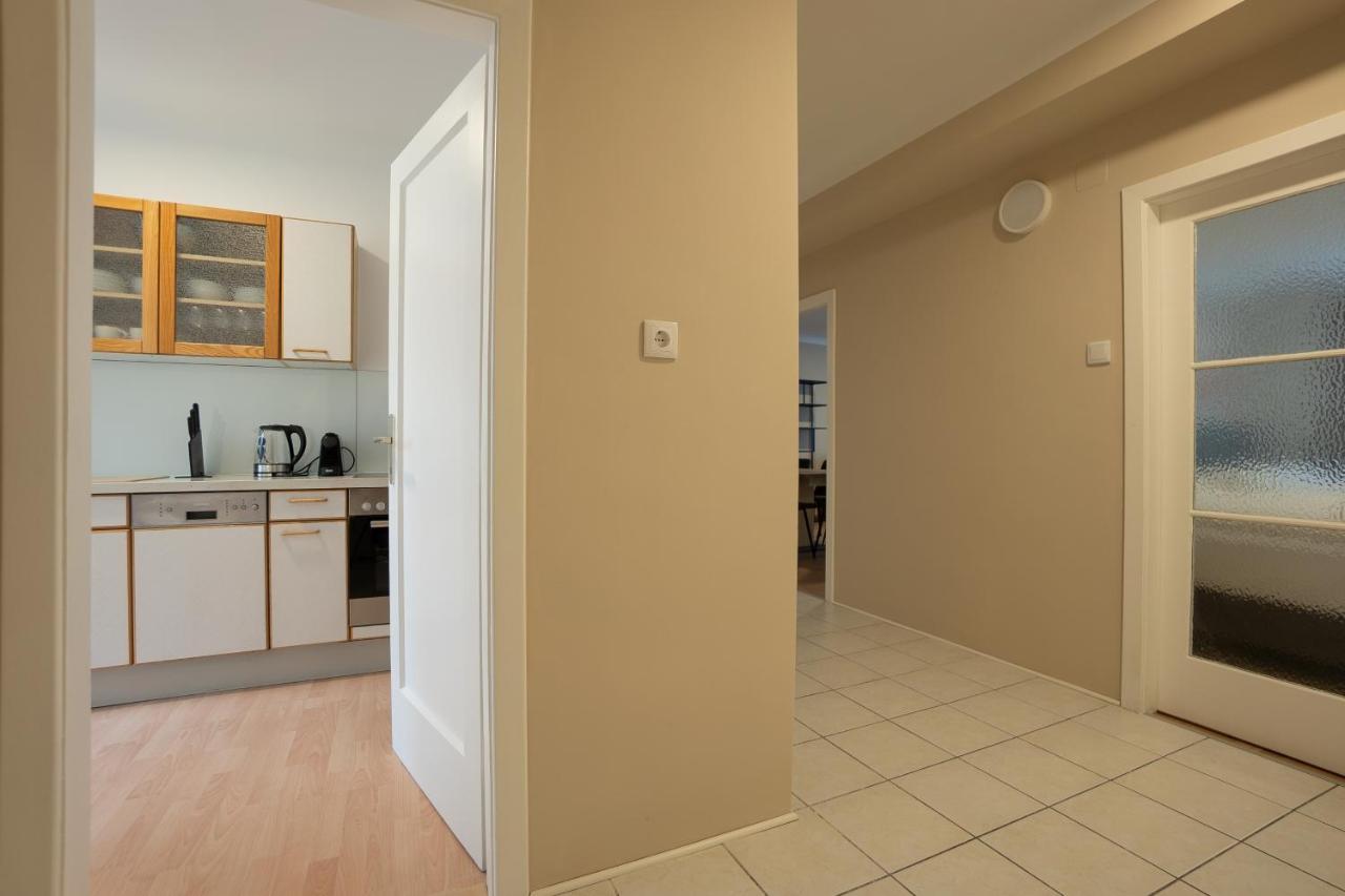 A 2-Bedroom Apartment With A King-Size Bed And A Balcony Is Located Just A 15-Minute Walk From Stephansplatz. Відень Екстер'єр фото